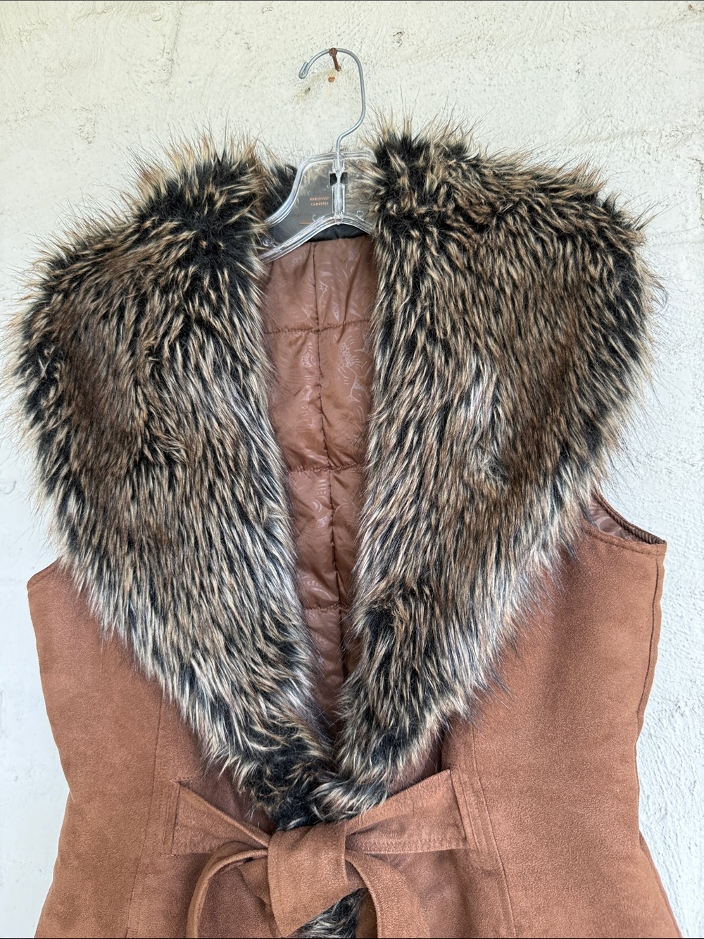 Ariat Brown Faux-Suede Vest with Faux-Fur Trim Size Small - Picture 2 of 9